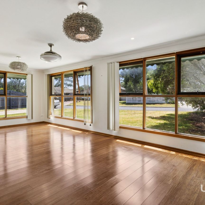 Spacious Family Home with Large Garage in Prime Safety Beach Location. - Photo 1