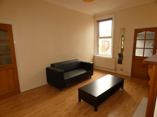 2 bed flat to rent in Rothbury Terrace, Heaton - Photo 1