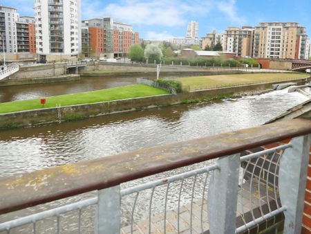 3 bedroom flat to rent - Photo 3