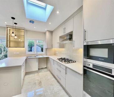 4 bedroom semi-detached house to rent - Photo 6