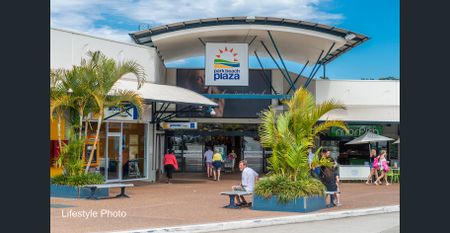 PARTLY FURNISHED COASTAL TOWNHOUSE - Photo 2