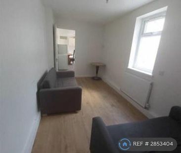 6 bedroom semi-detached house to rent - Photo 1