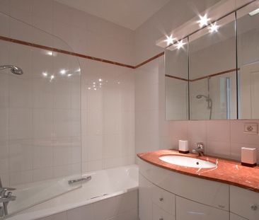 Appartement à louer avenue Marcel Proust, Paris 16ème - Photo 3