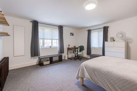 4 bedroom detached house to rent - Photo 4