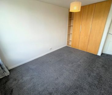 2 bedroom Flat To Let - Photo 5