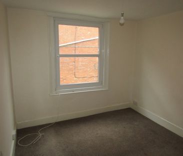 3 bed House - To Let - Photo 2