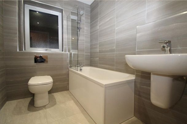 2 Bed Flat, Lower Broughton Road, M7 - Photo 1