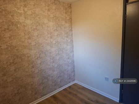 3 bedroom end of terrace house to rent - Photo 4