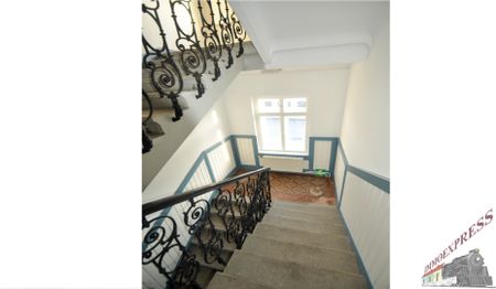 Villa in frequentierter und repräsentativer Lage! Ideal als Rechtsanwaltskanzlei oder Praxisraum und dgl. geeignet - Photo 2
