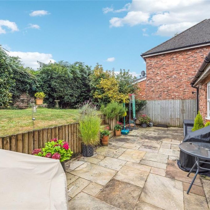 4 bedroom semi-detached house to rent - Photo 1