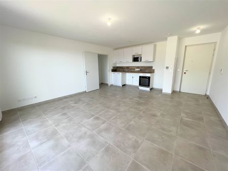 Location Appartement 2 pièces 45m² SOLLIES PONT 83210 - Photo 4