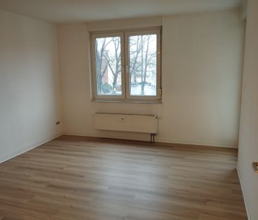 Renovierte 2-Raum Wohnung in Top-Lage mit Einbauküche! - Photo 2