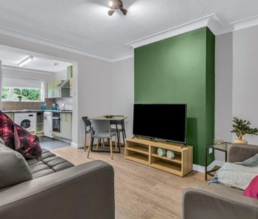 11 STANMORE CRESCENT Leeds - LS4 2RY - Photo 3