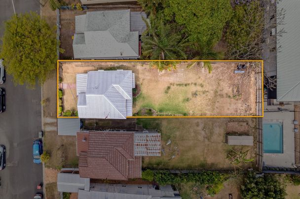 Cute as a Button! - Photo 1