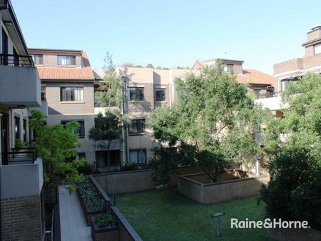 SPACIOUS ONE BEDROOM UNIT - Photo 4