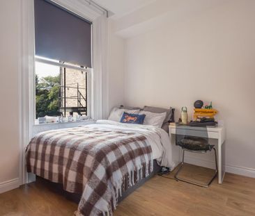 4 bedroom flat to rent - Photo 1