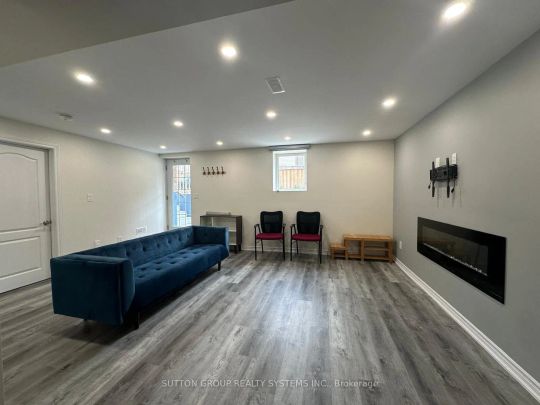 Detached Home For Lease | W9229201 - Photo 1