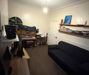 Room 3, Lucas Street, Woodhouse, Leeds, LS6 2JD - Photo 2