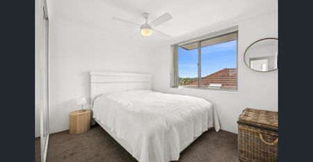 Light-Filled Coastal Apartment – Walk to Freshwater Village - Photo 4