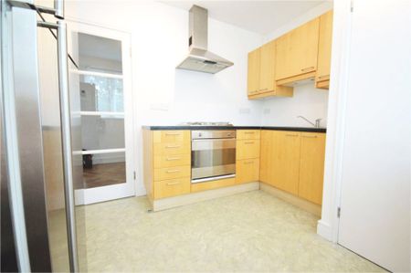 2 Bedroom Flat / Apartment - St. Cross Road, Winchester - Photo 3