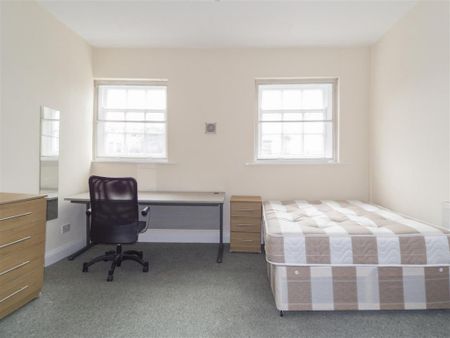 5 bedroom flat to rent - Photo 4