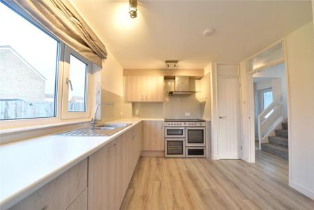 3 bedroom semi-detached house to rent - Photo 4