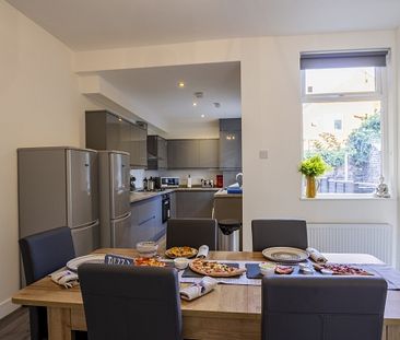 Fantastic 5 Bed Student House - Photo 2