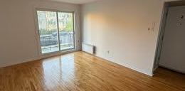 41/2 a Laval dispo Maintenant internet 1 stationnements, Thermopompe chaud et froid Locker privé inclus - Photo 2