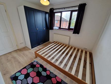 2 bedroom end of terrace house to rent - Photo 3