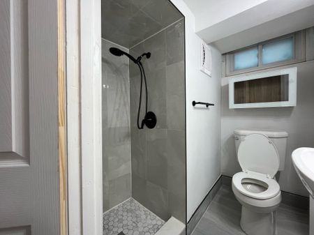 For Lease - 38 Wishing Well Drive Unit# B, Toronto, Ontario - Photo 3
