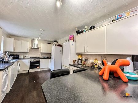 1 bedroom in a house share to rent - Photo 4