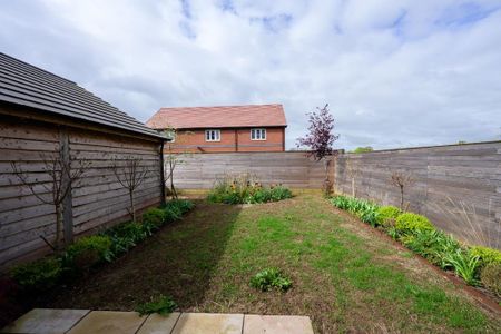 4 bedroom detached house to rent - Photo 5