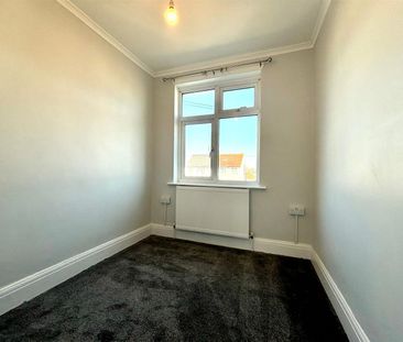 Zealand Avenue, Harmondsworth, West Drayton, UB7 - Photo 3