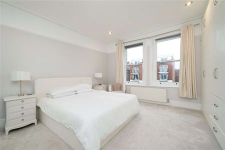 A lovely three bedroom split level apartment benefitting from a roof terrace. - Photo 4