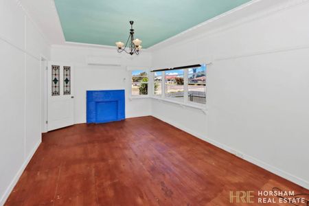 Neat & Comfortable 3-Bedroom Home Close to Town - Photo 2