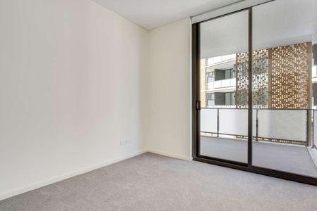 Nearly Brand New 2 Bedroom Apartment with water view - To be the first Inspection! - Photo 2