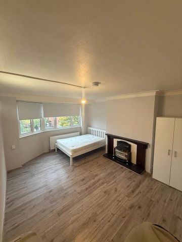 2 Bed Flat, The Vale, W3 - Photo 2