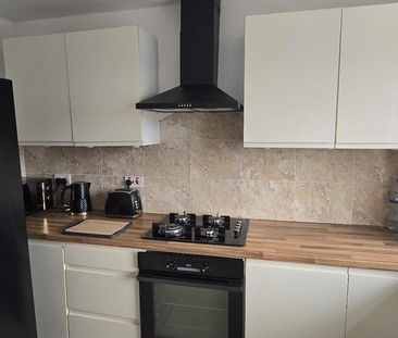1 bedroom in a flat share to rent - Photo 4