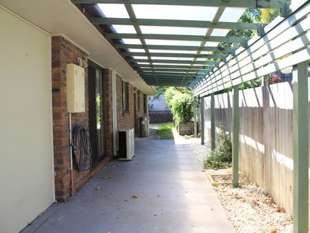 74 GARRO STREET, Sunnybank Hills QLD 4109 - House For Rent | Domain - Photo 4
