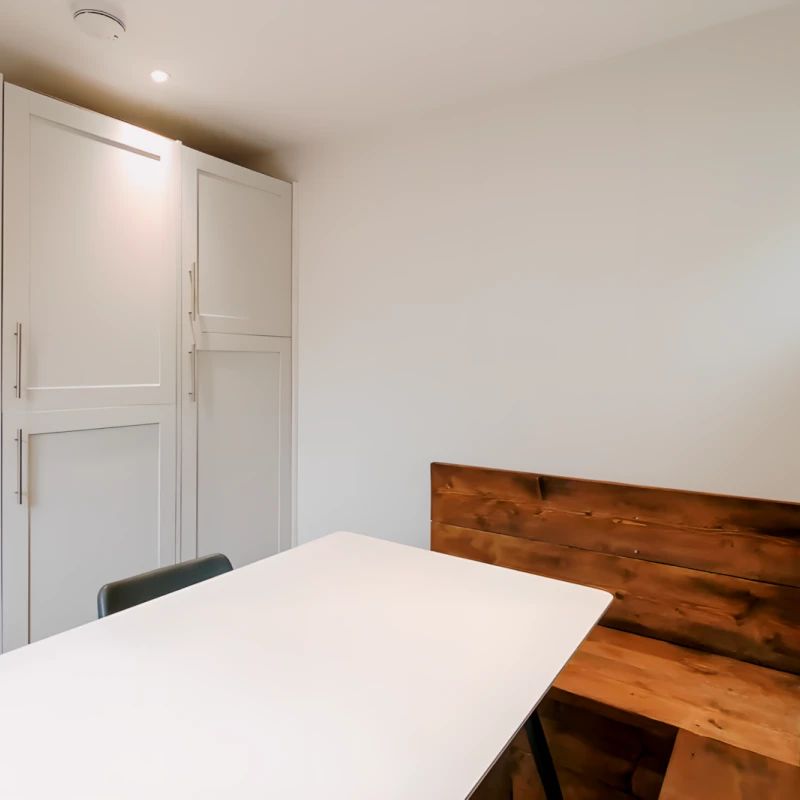 5 Bed 1 Bath - Photo 1