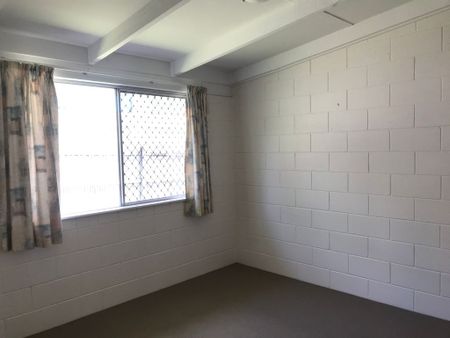 Tidy Unit in Convenient Spot! - Photo 2