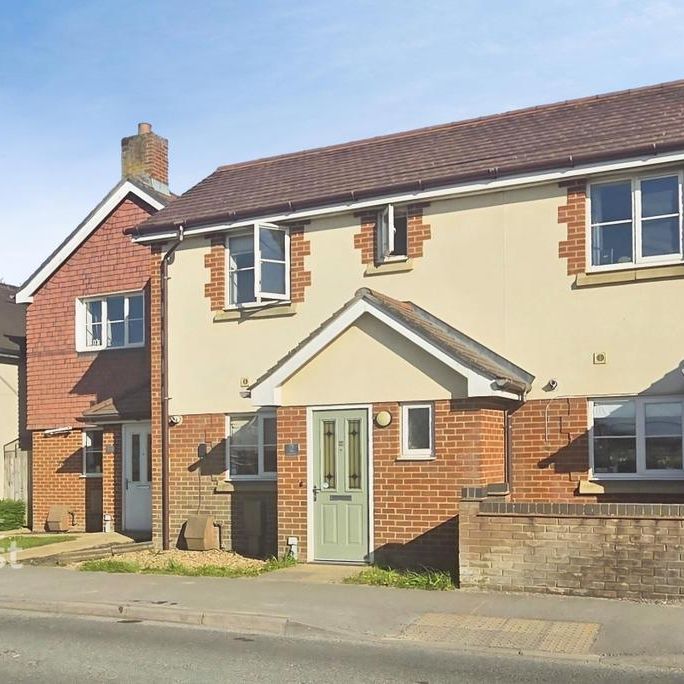 3 bedroom semi-detached house to rent - Photo 1