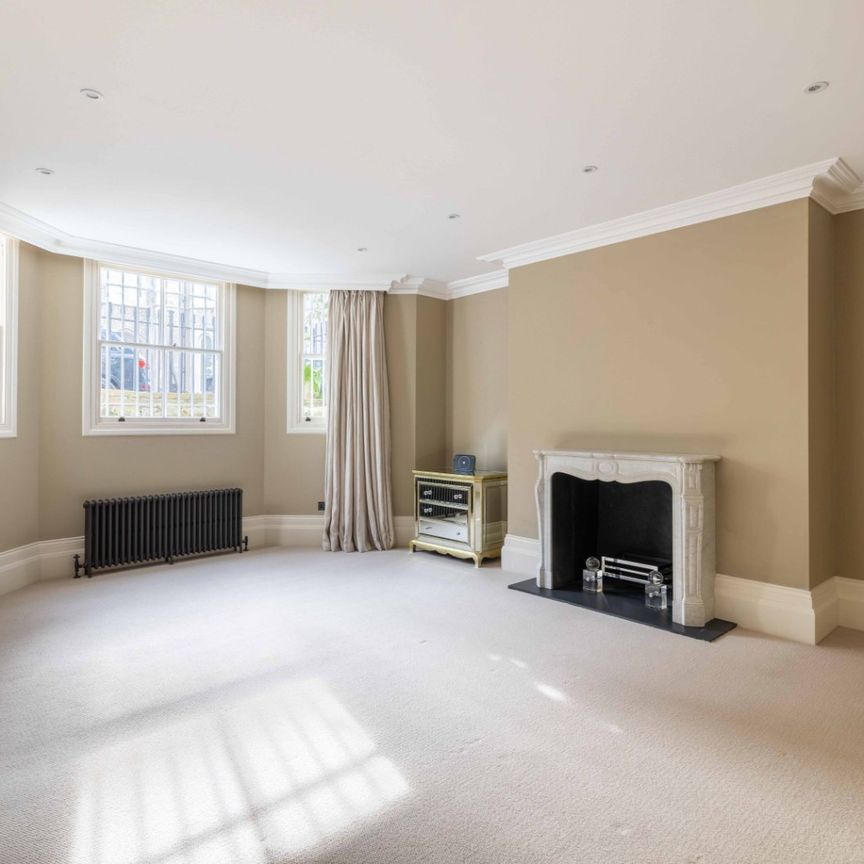 Phillimore Place, Kensington, W8 - Photo 1