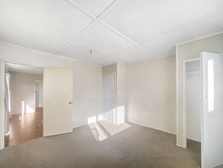 1 Bedroom plus 1 Study stand alone house in Henderson - Photo 3