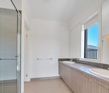 Spacious & Beautiful Family Home in Prime Melton South Location - Photo 6