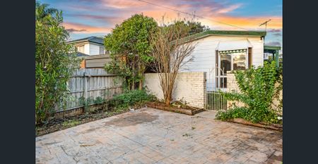 Convenient, low-maintenance living, Water And Internet Included - Photo 3