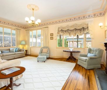 CHARMING VICTORIAN-INSPIRED HOME IN A BRIGHT, LOW MAINTENANCE GARDE... - Photo 4