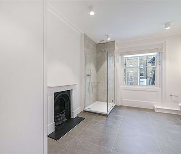 A lovely studio flat in South Kensington close to all local amenities. - Photo 1