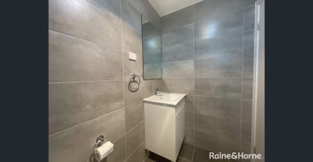 Modern Two Bedroom Home - Photo 5