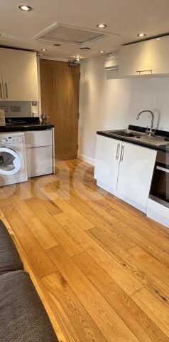 Small but perfectly formed, self contained top floor studio - Photo 1